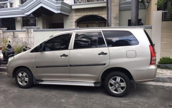 Selling Silver Toyota Innova 2008 in Quezon City-1