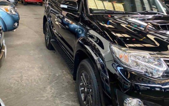 Selling Black Toyota Fortuner 2015 in Mandaluyong-5