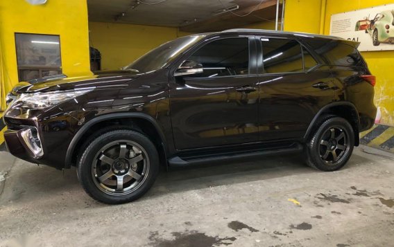 Selling Black Toyota Fortuner 2017 in Manila-2