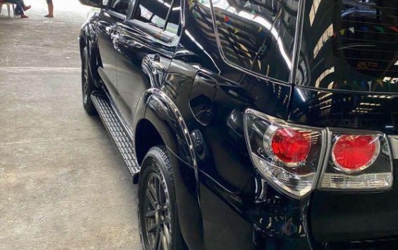 Selling Black Toyota Fortuner 2015 in Mandaluyong-3