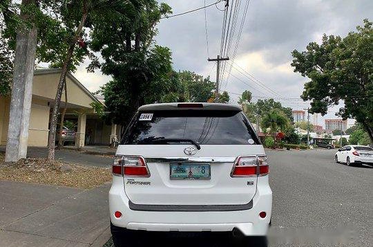 White Toyota Fortuner 2011 for sale in Manila-3