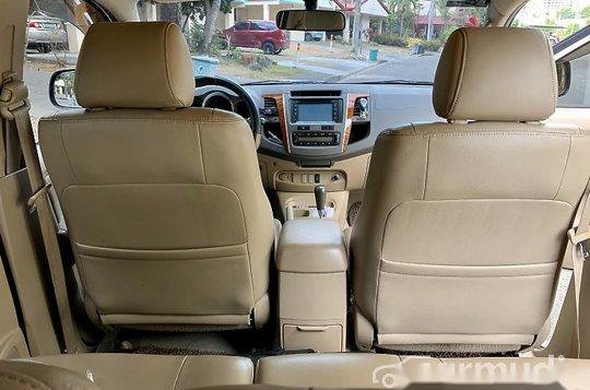 White Toyota Fortuner 2011 for sale in Manila-6