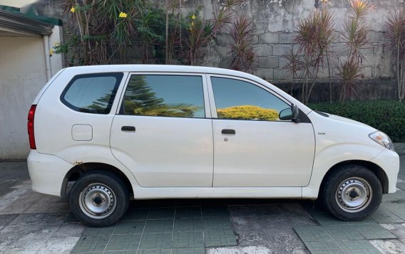 White Toyota Avanza 2010 for sale in Pasig-3