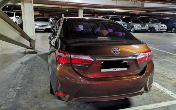 Brown Toyota Corolla altis 2015 for sale in Manual-2