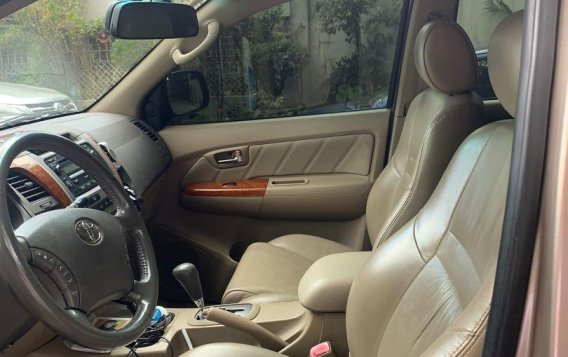 Selling Beige Toyota Fortuner 2011 in Quezon City-5