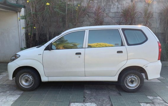 White Toyota Avanza 2010 for sale in Pasig-2