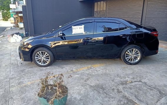 Sell Black 2016 Toyota Corolla altis in San Pedro-2