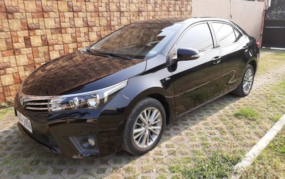 Selling Black Toyota Corolla altis 2014 in Quezon City