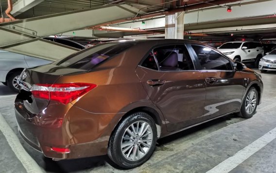 Brown Toyota Corolla altis 2015 for sale in Manual-3