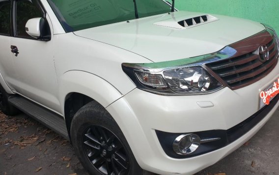 Pearl White Toyota Fortuner 2015 for sale in Quezon City-3