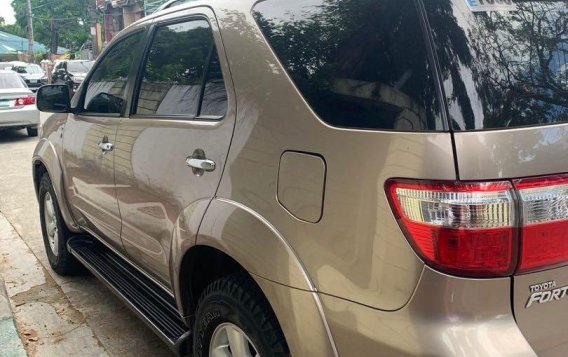 Selling Beige Toyota Fortuner 2011 in Quezon City-2