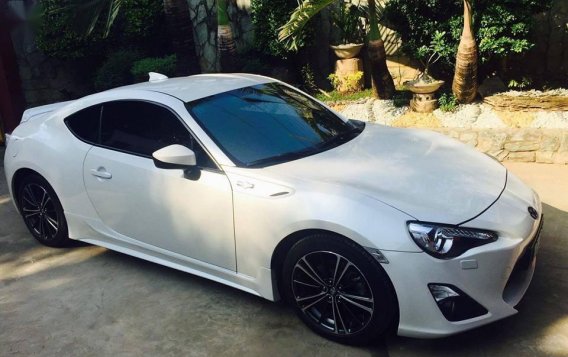 Sell Pearl White 2012 Toyota 86 in Quezon City