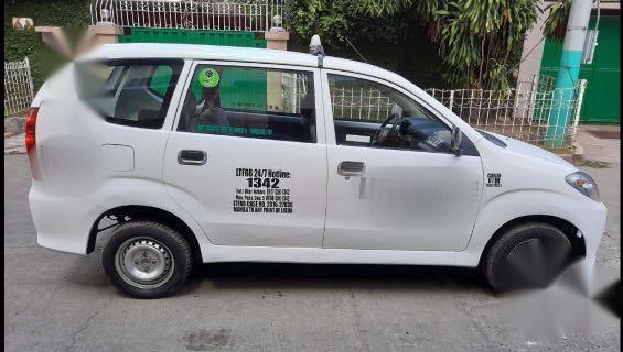 White Toyota Avanza 2005 for sale at Kamias Road, Quezon