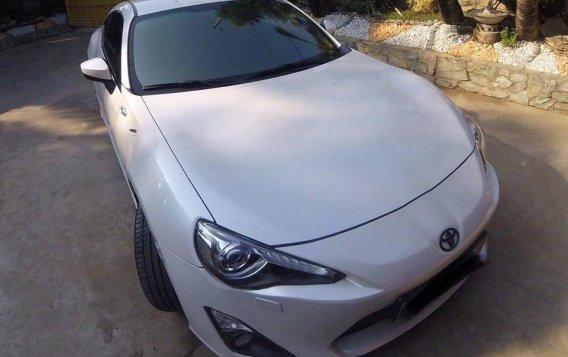 Sell Pearl White 2012 Toyota 86 in Quezon City-5