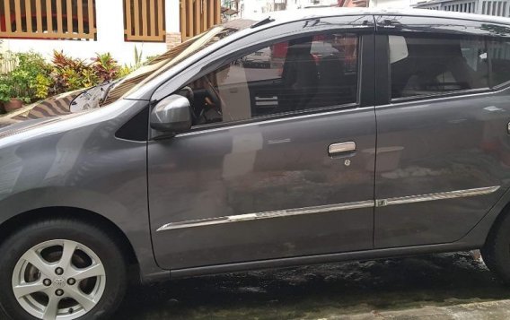 Selling Grey Toyota Wigo 2014 in Las Pinas-8