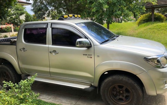 Selling Silver Toyota Hilux 2010 in Manila