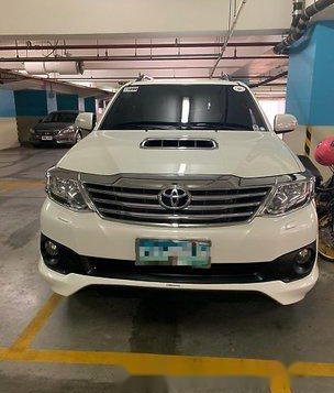 Sell White 2014 Toyota Fortuner at 80000 km