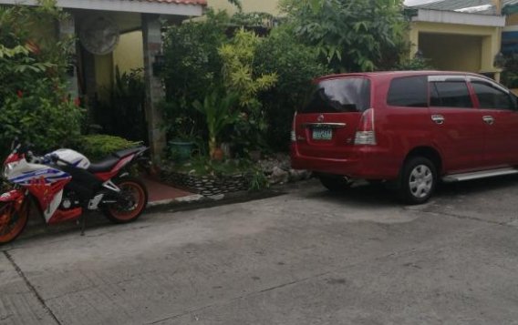 Selling Red Toyota Innova 2011 in Manila