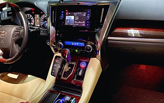 Black Toyota Alphard 2015 for sale in Automatic-8