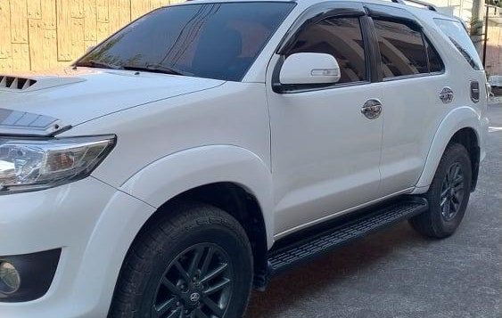 Pearl White Toyota Fortuner 2014 for sale in Quezon City -5