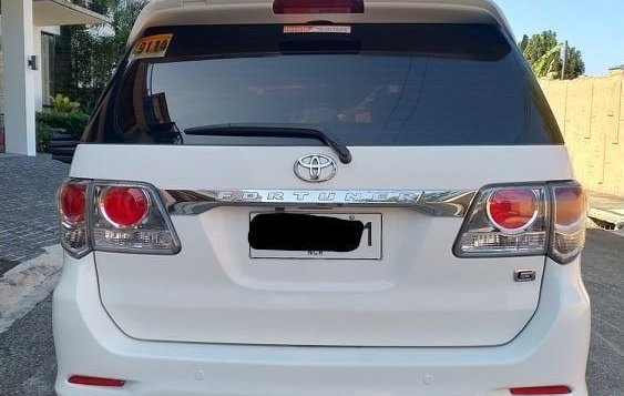 Pearl White Toyota Fortuner 2014 for sale in Quezon City -8