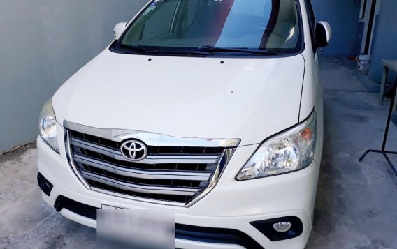 Selling Pearl White Toyota Innova 2014 in Manila