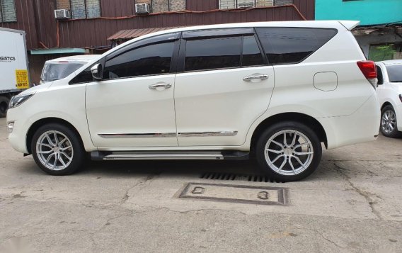 Selling Pearl White Toyota Innova 2017 in Quezon City-7