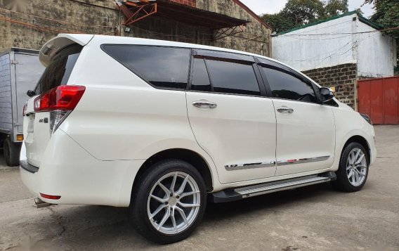 Selling Pearl White Toyota Innova 2017 in Quezon City-8