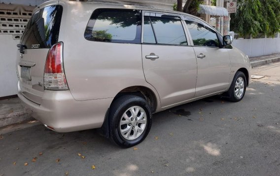 Selling Silver Toyota Innova 2010 in Quezon City-3