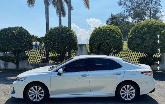 Selling White Toyota Camry 2018 in Taguig