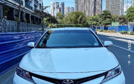 Selling White Toyota Camry 2018 in Taguig-1