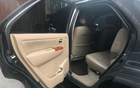 Selling Grey Toyota Fortuner 2009 in Manila-4