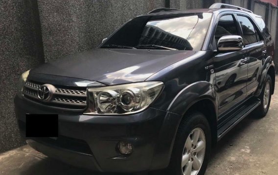 Selling Grey Toyota Fortuner 2009 in Manila-6