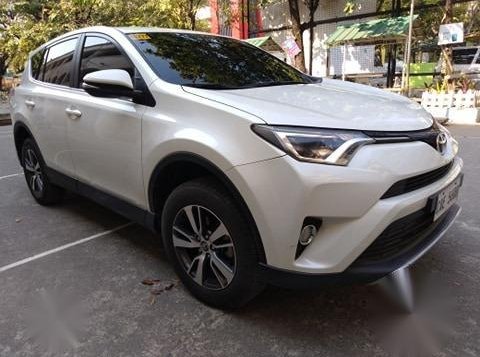 Selling Toyota Rav4 2017 in Manila-5