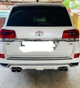 White Toyota Land Cruiser 2010 for sale in Quezon City-2