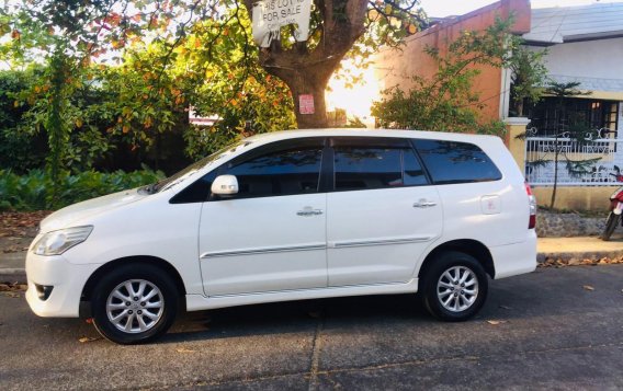 White Toyota Innova 2014 for sale in Quezon City-2