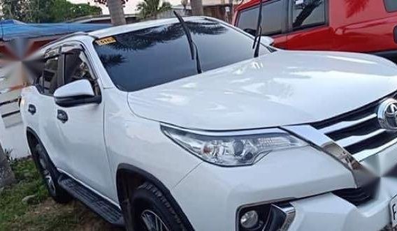 Selling White Toyota Fortuner 2017 in Manila-3