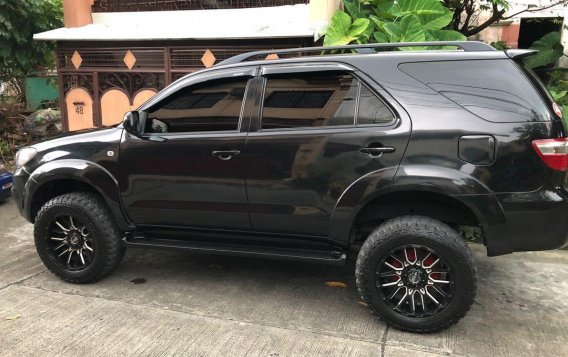 Selling Black Toyota Fortuner 2009 in Quezon-2