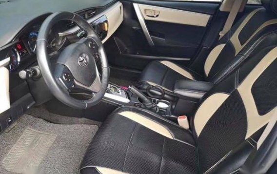 Grey Toyota Corolla altis 2015 for sale in Kalayaan Village-5