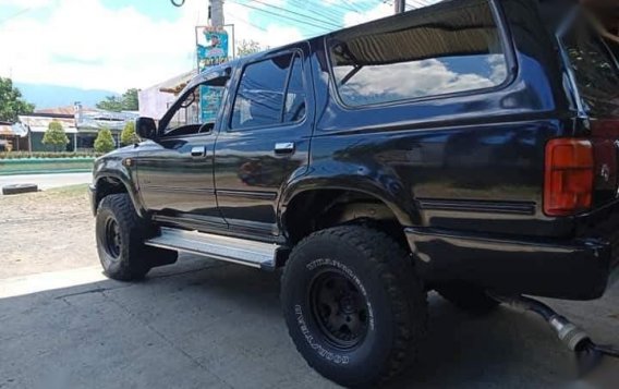 Selling Black Toyota Hilux 2009 in Davao