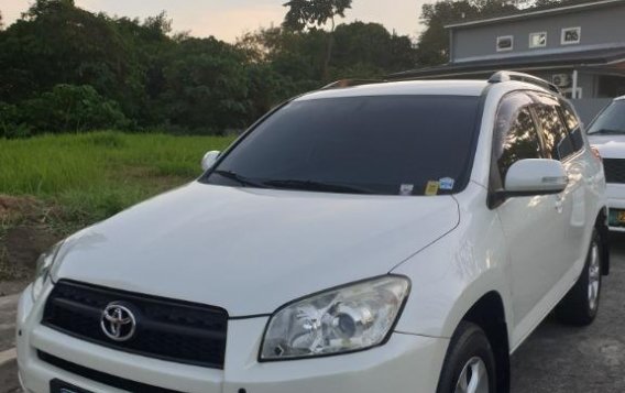 Selling Pearl White Toyota Rav4 2011 in Cabuyao