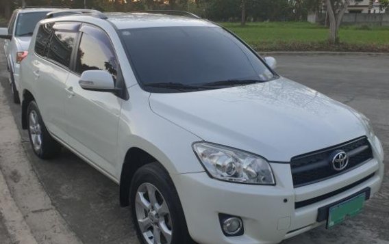 Selling Pearl White Toyota Rav4 2011 in Cabuyao-3