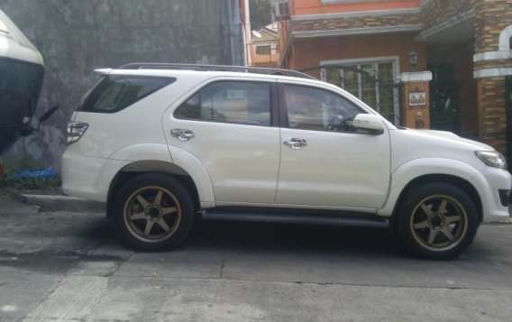 Pearl White Toyota Fortuner 2013 for sale in Quezon City