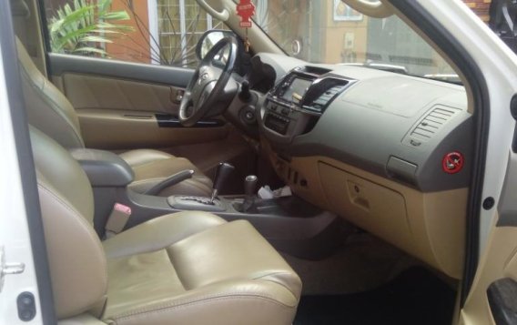 Pearl White Toyota Fortuner 2013 for sale in Quezon City-3