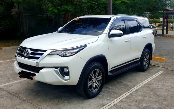 Selling White Toyota Fortuner 2019 in Cebu City-1