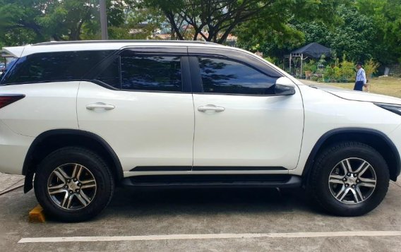 Selling White Toyota Fortuner 2019 in Cebu City-4