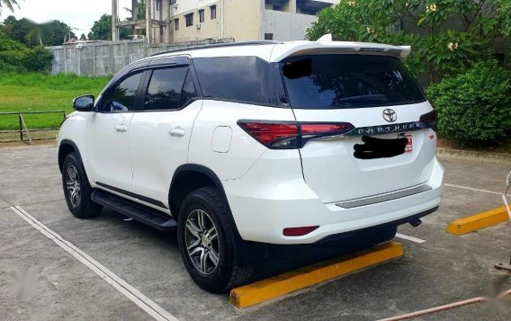 Selling White Toyota Fortuner 2019 in Cebu City-3