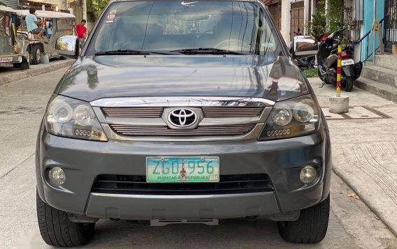 Selling Grey Toyota Fortuner 2007 in Quezon City-1