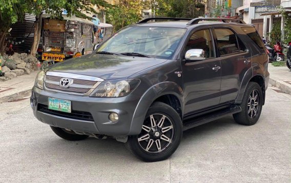 Selling Grey Toyota Fortuner 2007 in Quezon City-3