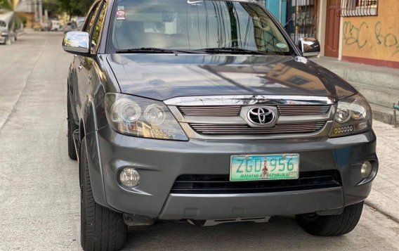 Selling Grey Toyota Fortuner 2007 in Quezon City